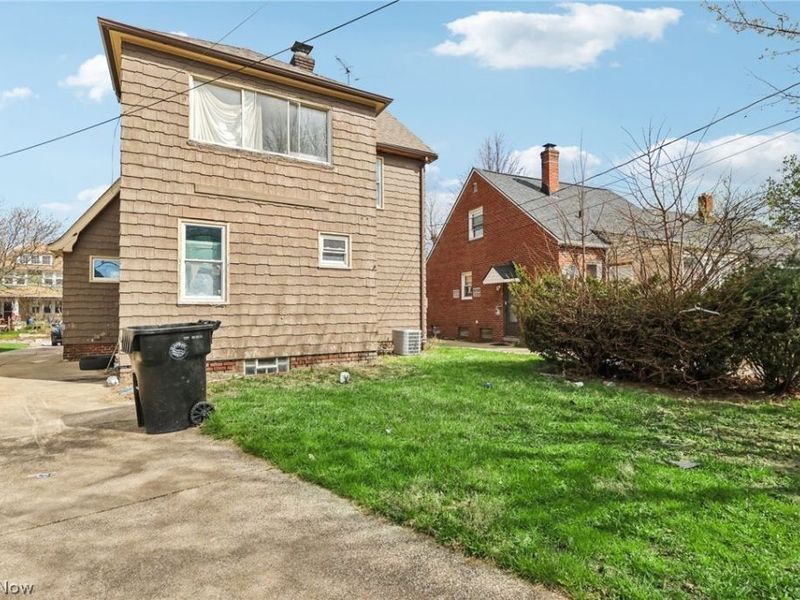 18310 La Salle Avenue, Cleveland, OH 44119 Photo 4