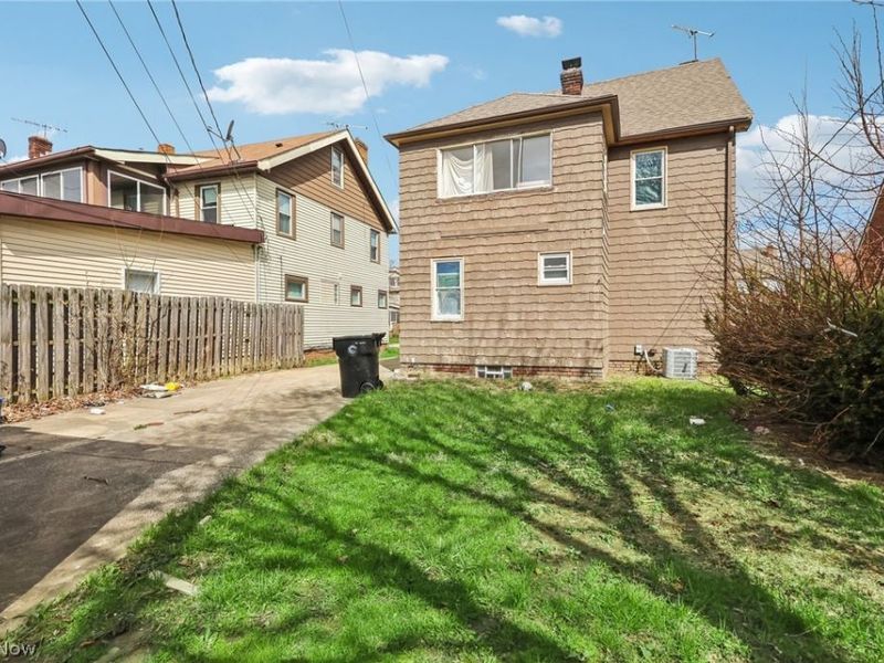 18310 La Salle Avenue, Cleveland, OH 44119 Photo 5