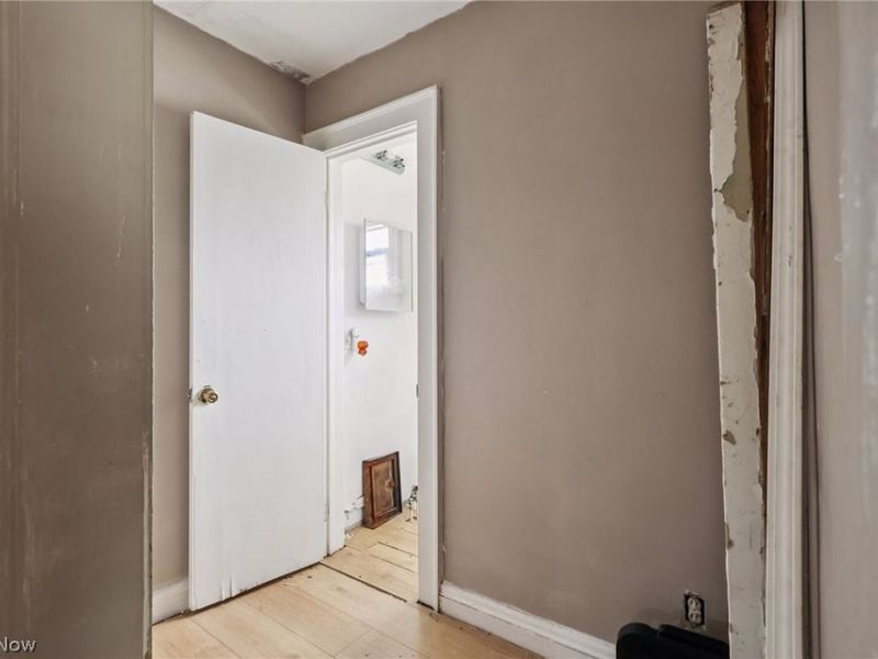 18310 La Salle Avenue, Cleveland, OH 44119 Photo 6