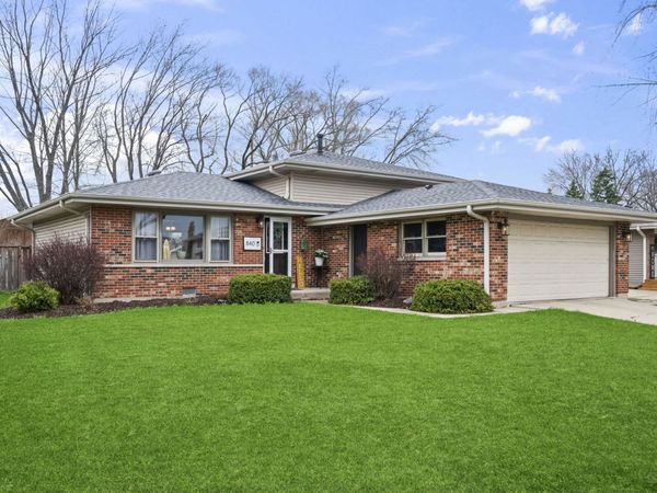 840 E Marshall Court , Palatine, IL 60074