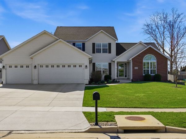 2085 Plymouth Street , Marion, IA 52302