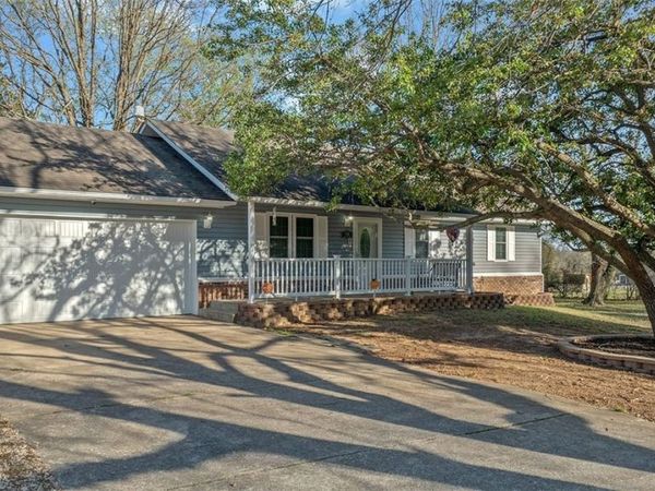 724 8th Avenue , Gravette, AR 72736