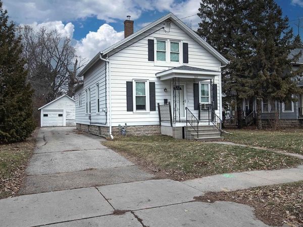 858 VINE AVENUE, Oshkosh, WI 54901