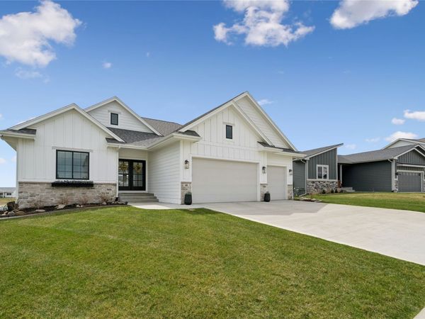 40 NW Valleyview Drive, Waukee, IA 50263
