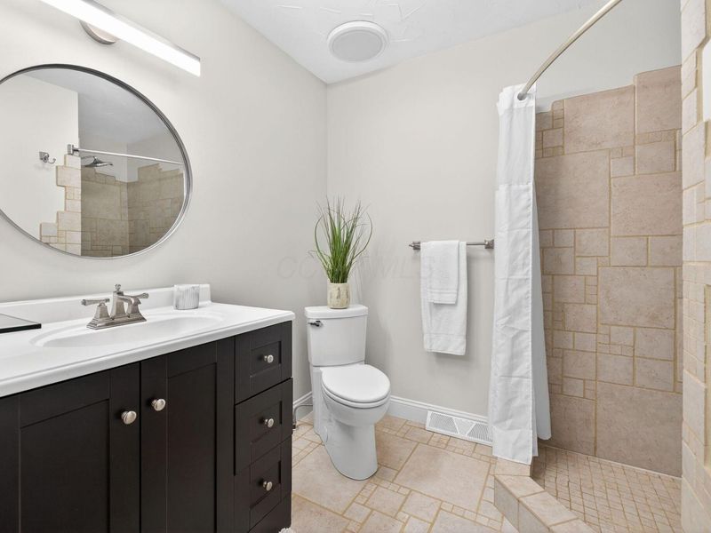 421A E North Street, Worthington, OH 43085 Photo 24