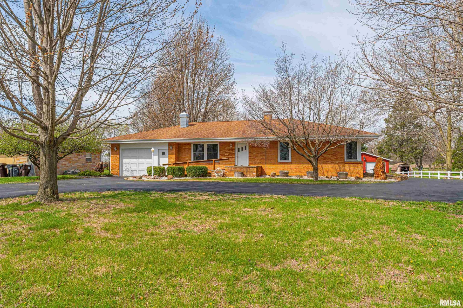 889 State Route 121, Mt Pulaski, IL 62548 Main Photo