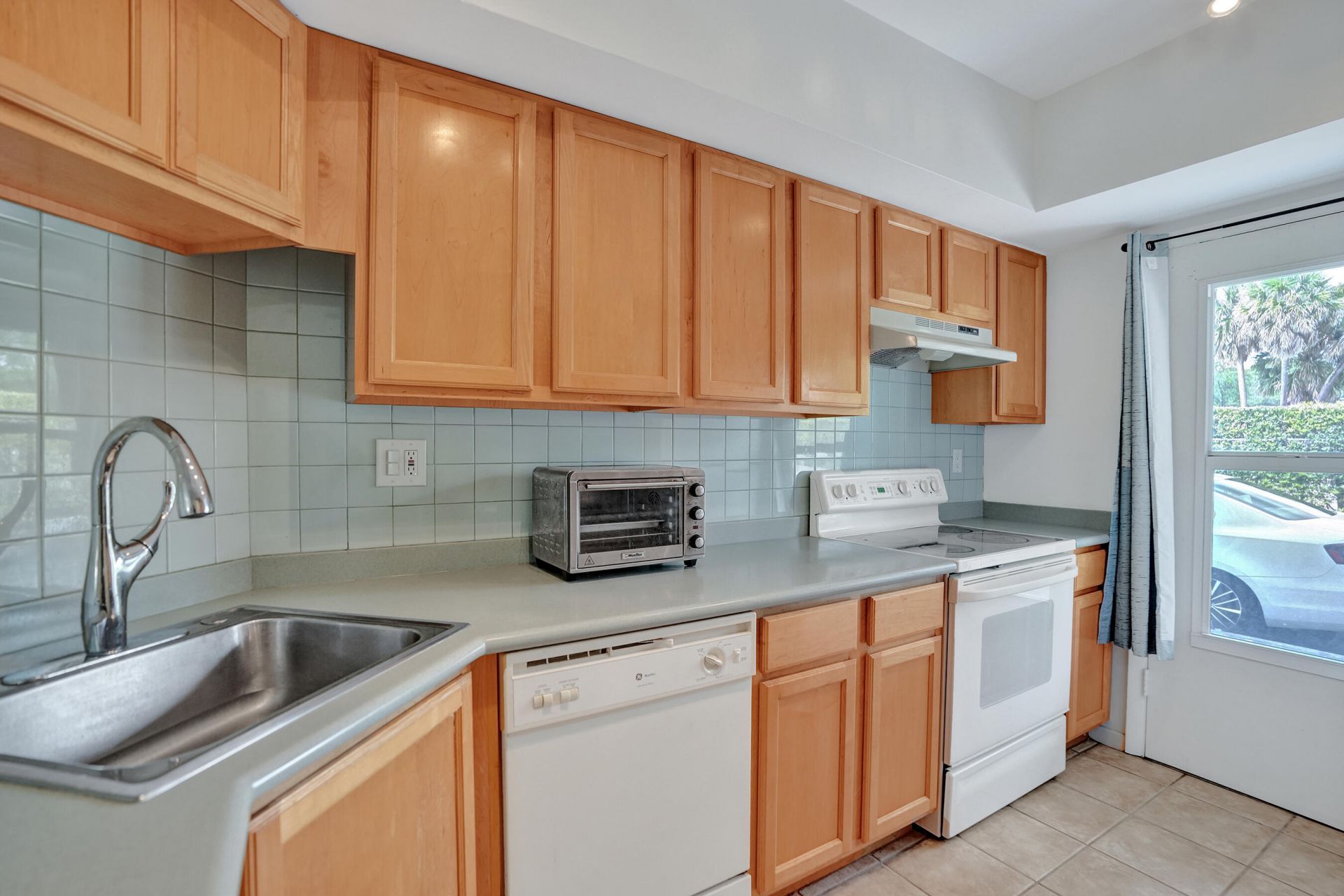 900 SW 12th Street, Unit 100, Fort Lauderdale, FL 33315 Photo