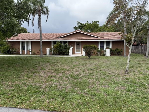 3700 NW 82nd Avenue, Coral Springs, FL 33065