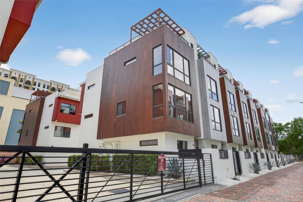 134 8th Street N, Saint Petersburg, FL 33701 Main Photo