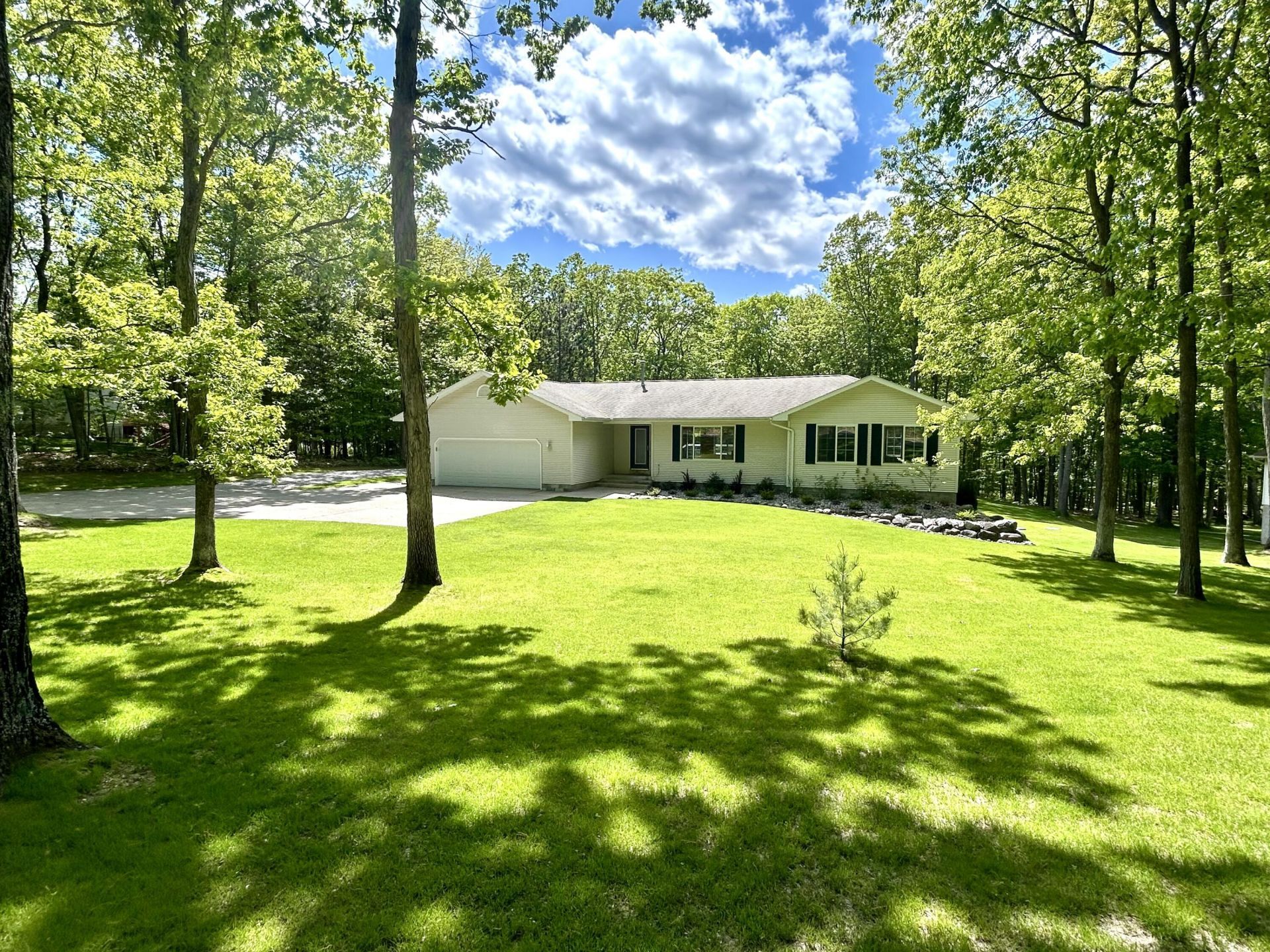 10603 Tall Oaks Court, Roscommon, MI 48653 Main Photo