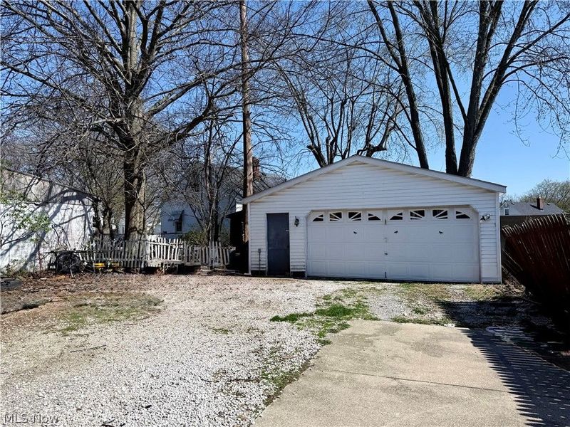 677 Eastland Avenue, Akron, OH 44305 Photo 3