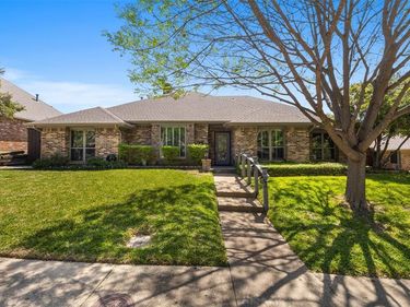 9426 Hillview Drive, Dallas, TX 75231