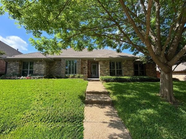 9426 Hillview Drive, Dallas, TX 75231