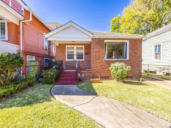 2727 Carondelet Street, New Orleans, LA 70130