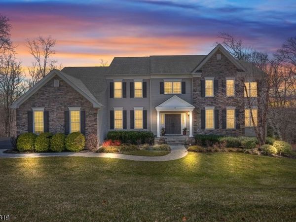 12 Skyline Dr, Randolph, NJ 07869