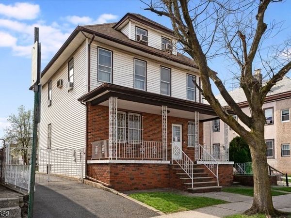 652 54 1St Ave, Elizabeth, NJ 07202