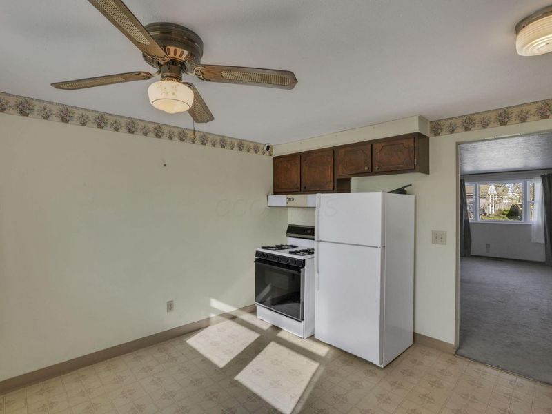 1093 Harwood Drive, Columbus, OH 43228 Photo 12