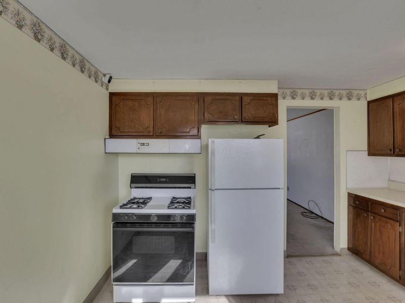 1093 Harwood Drive, Columbus, OH 43228 Photo 15