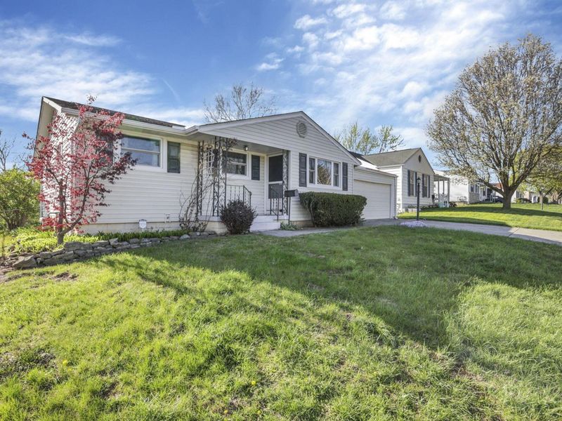 1093 Harwood Drive, Columbus, OH 43228 Photo 2