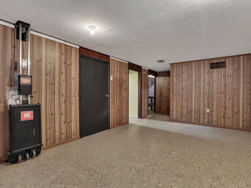 1093 Harwood Drive, Columbus, OH 43228 Photo 27