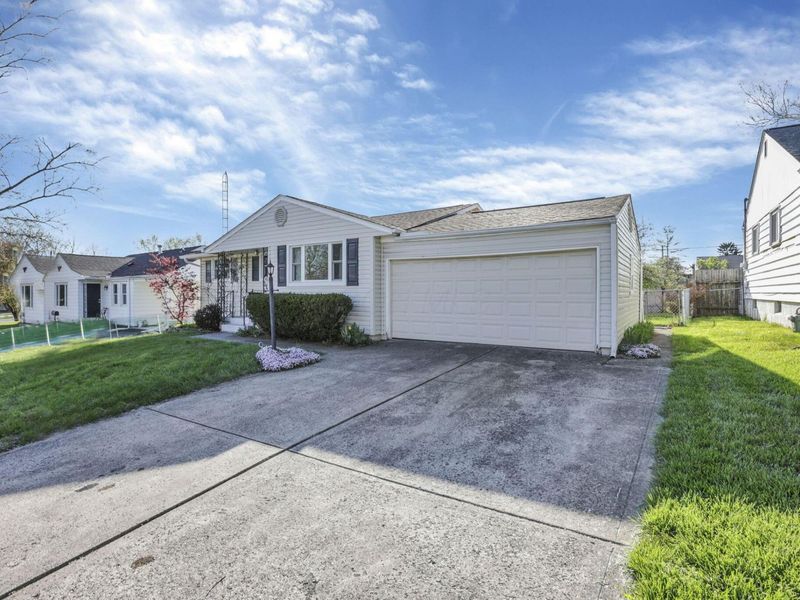 1093 Harwood Drive, Columbus, OH 43228 Photo 3