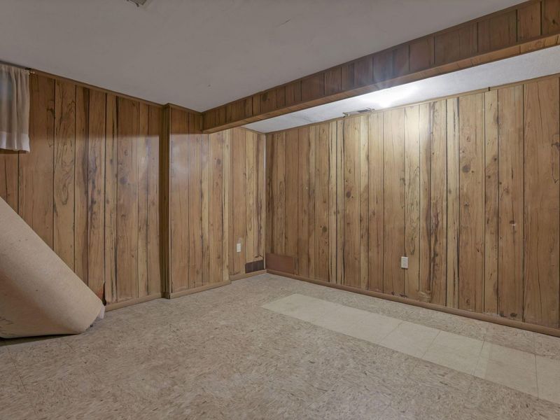 1093 Harwood Drive, Columbus, OH 43228 Photo 30