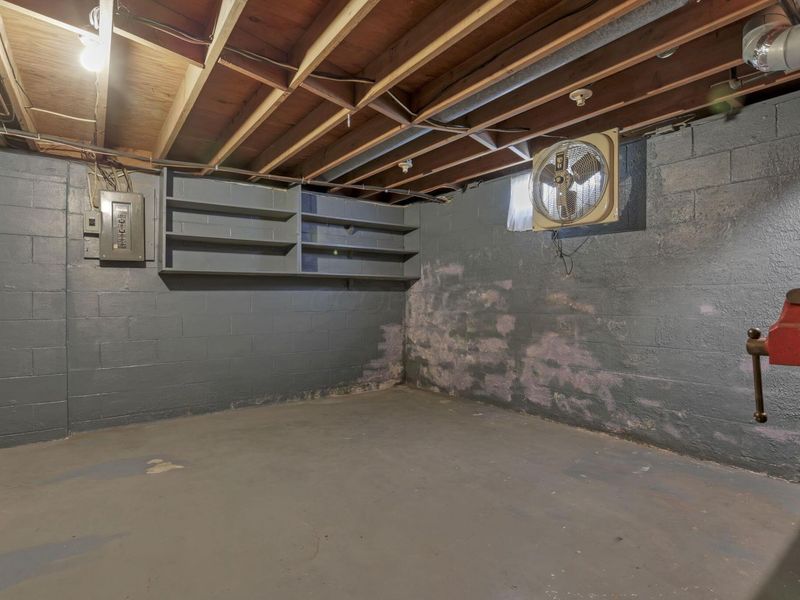 1093 Harwood Drive, Columbus, OH 43228 Photo 32