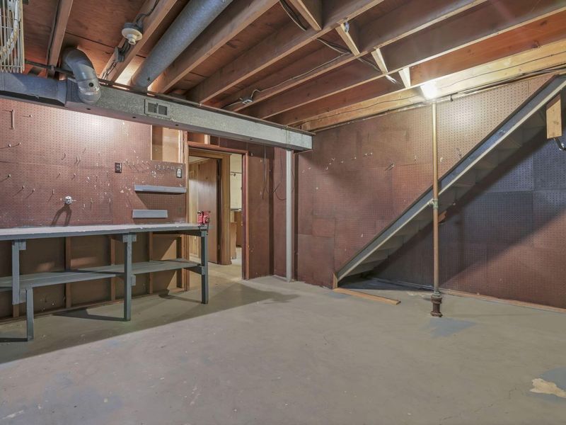 1093 Harwood Drive, Columbus, OH 43228 Photo 33