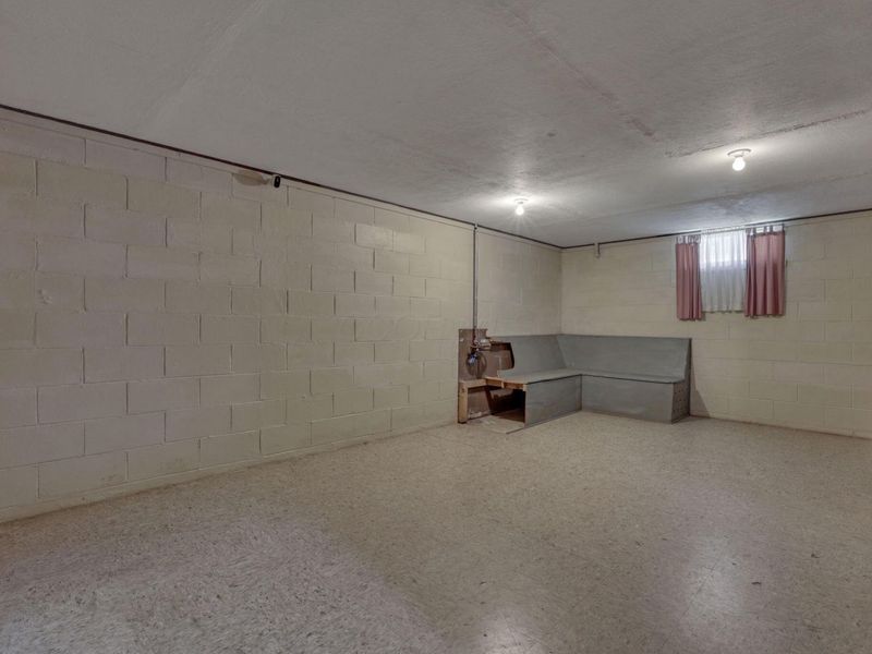 1093 Harwood Drive, Columbus, OH 43228 Photo 34