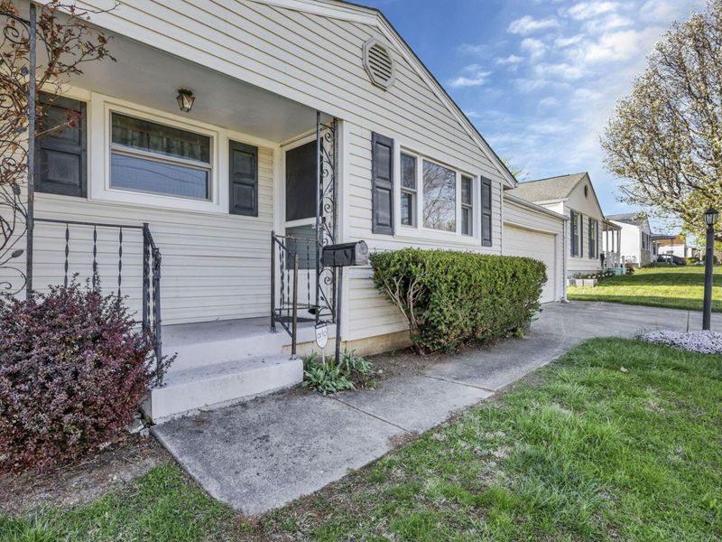 1093 Harwood Drive, Columbus, OH 43228 Photo 4