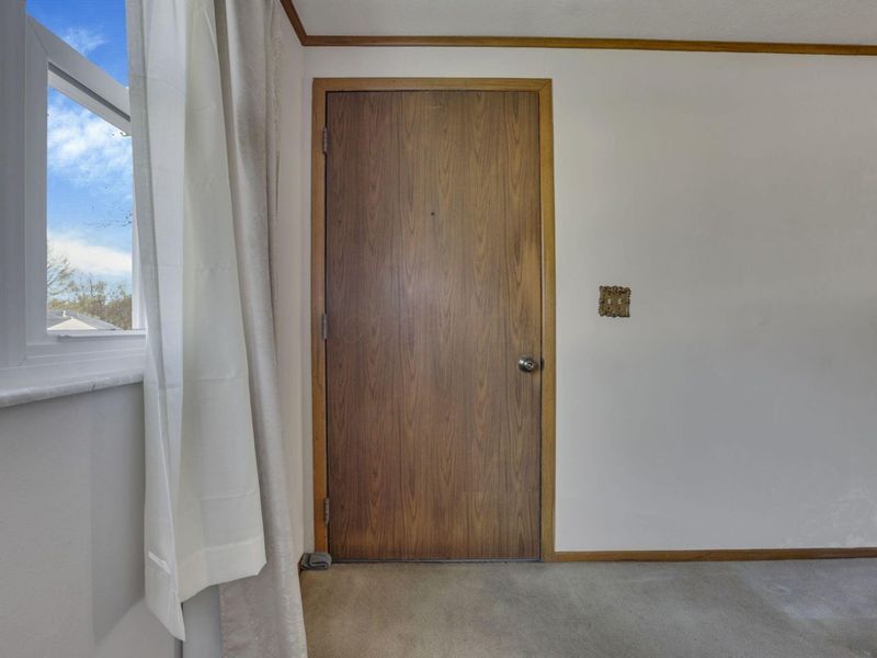 1093 Harwood Drive, Columbus, OH 43228 Photo 6