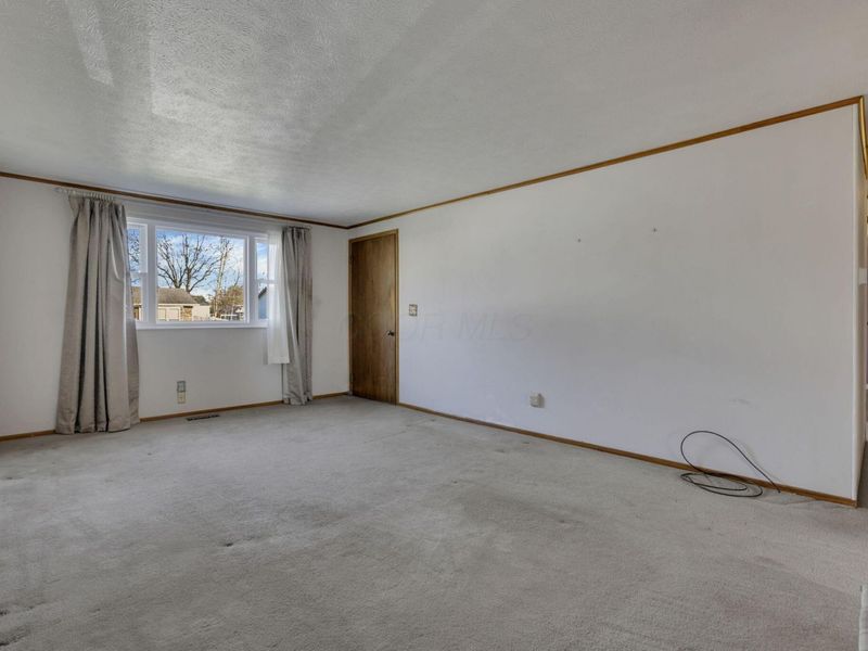 1093 Harwood Drive, Columbus, OH 43228 Photo 9