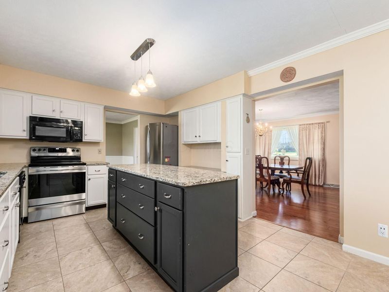 1975 Surrey Road, Blacklick, OH 43004 Photo 10