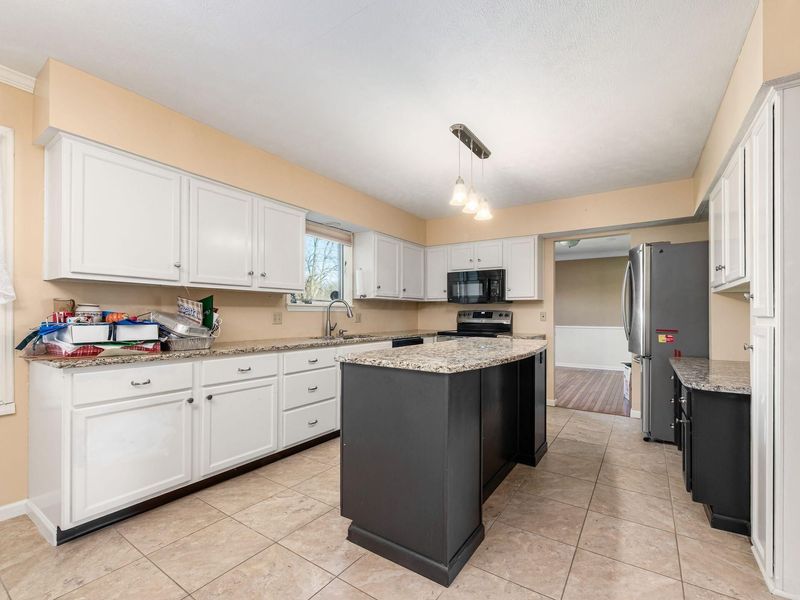 1975 Surrey Road, Blacklick, OH 43004 Photo 11