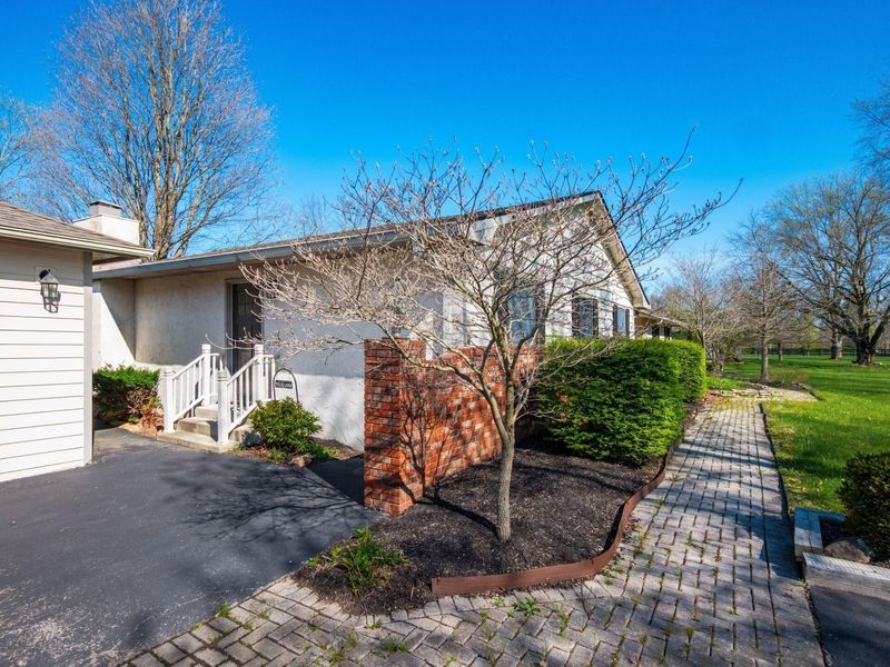 1975 Surrey Road, Blacklick, OH 43004 Photo 2