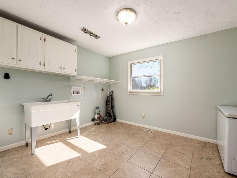 1975 Surrey Road, Blacklick, OH 43004 Photo 44