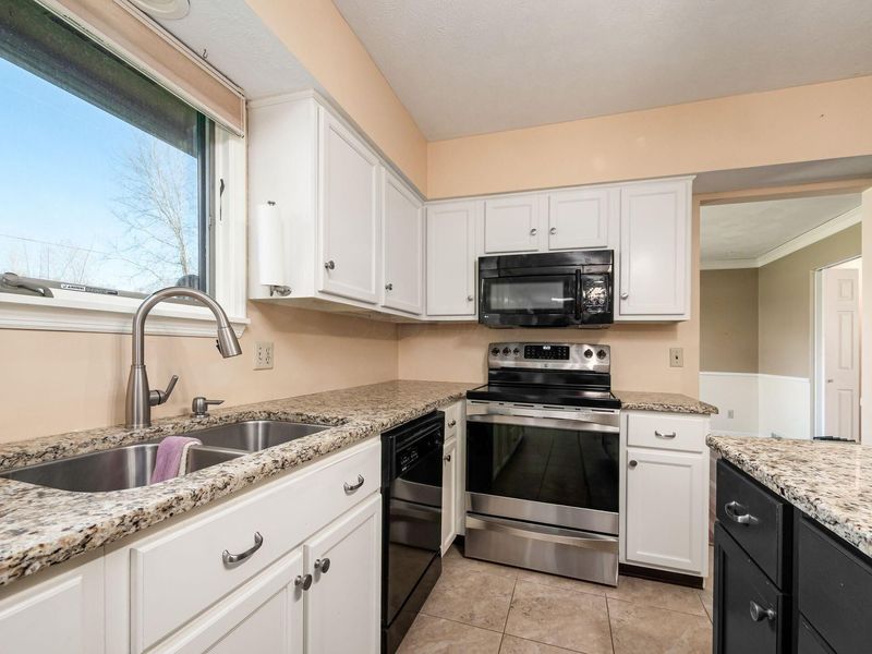 1975 Surrey Road, Blacklick, OH 43004 Photo 9