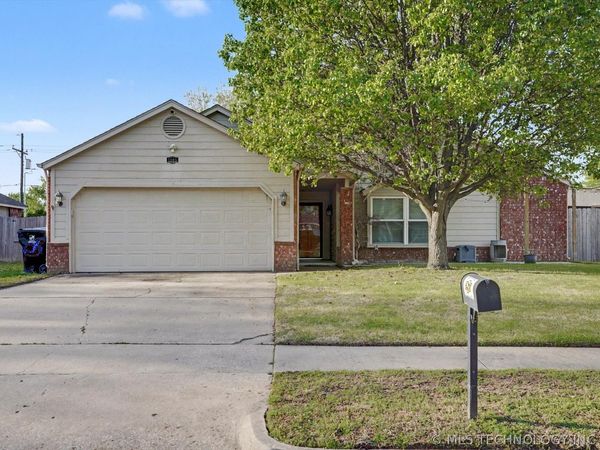 1305 E Durham Street, Broken Arrow, OK 74011