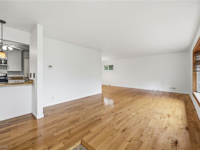 383 Balmoral Drive, Richmond Heights, OH 44143 Photo 12