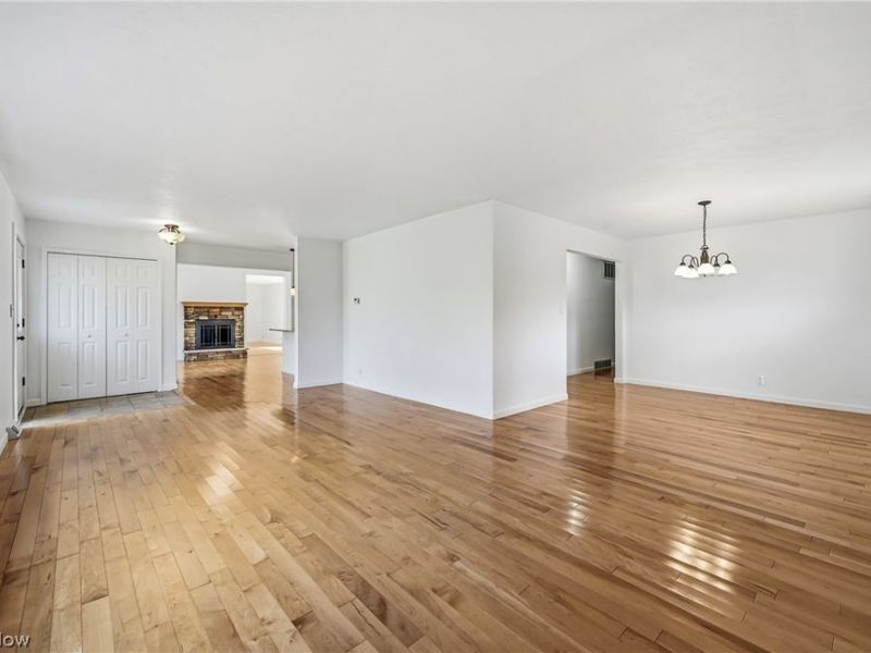 383 Balmoral Drive, Richmond Heights, OH 44143 Photo 13