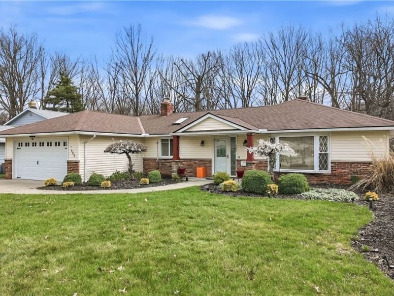 383 Balmoral Drive, Richmond Heights, OH 44143 Photo 3