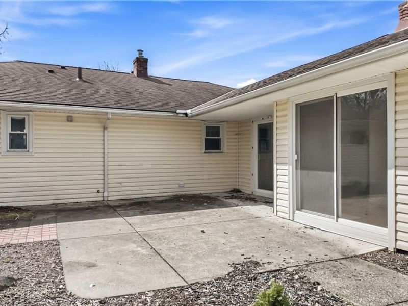 383 Balmoral Drive, Richmond Heights, OH 44143 Photo 8