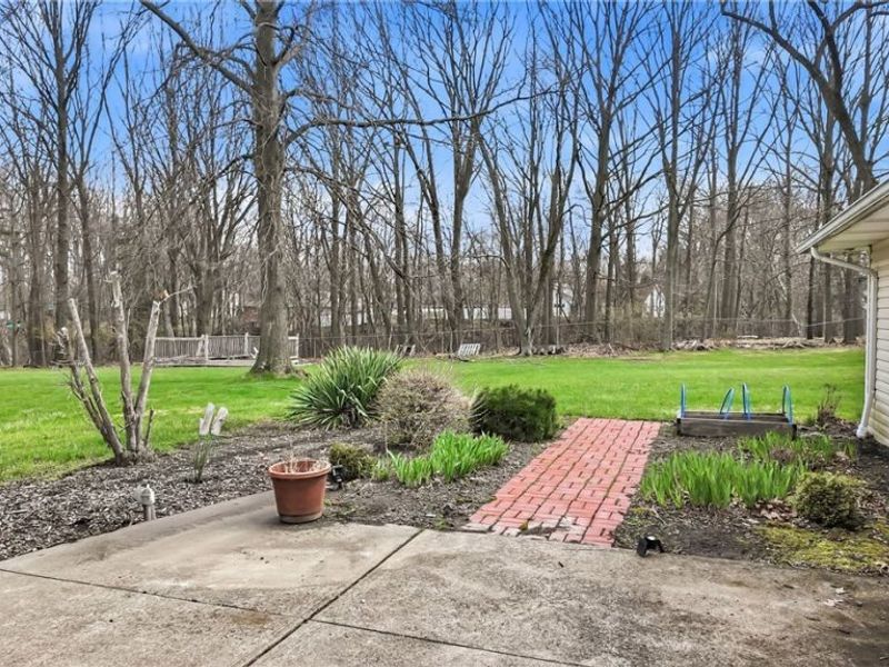 383 Balmoral Drive, Richmond Heights, OH 44143 Photo 9