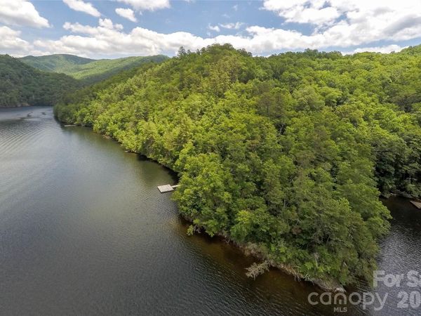 159 Songcatcher Court , Tuckasegee, NC 28783