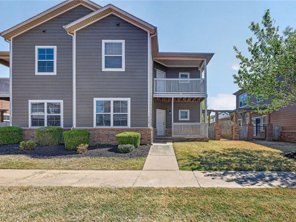 712 N Wordsworth Lane , Fayetteville, AR 72704