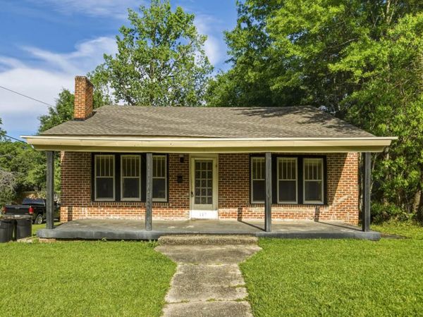 117 Kimball Ave., Hattiesburg, MS 39401