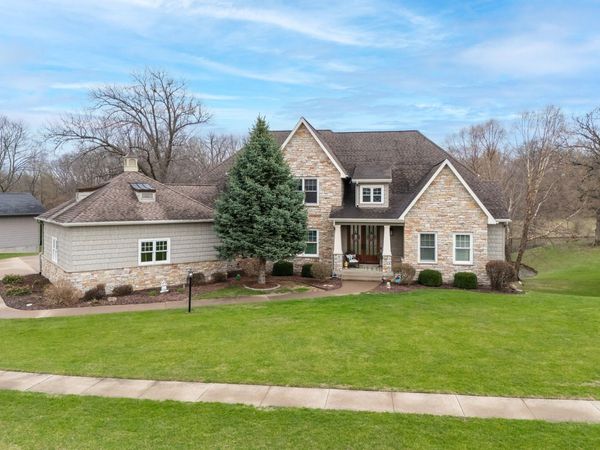 3403 CLERMONT, Muscatine, IA 52761