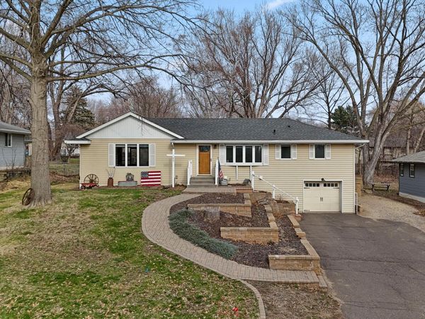 657 Granada Avenue N, Oakdale, MN 55128