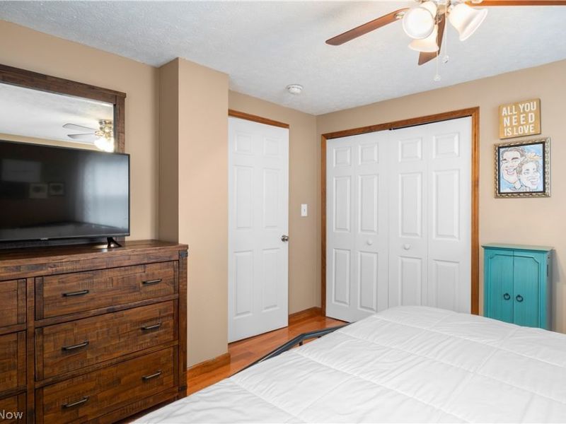 4874 Hollyview Drive, Vermilion, OH 44089 Photo 11