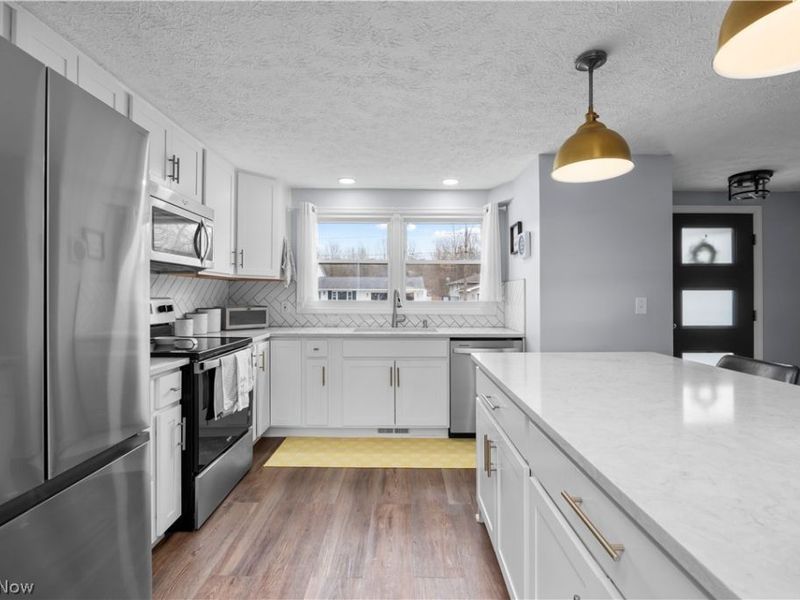 4874 Hollyview Drive, Vermilion, OH 44089 Photo 4